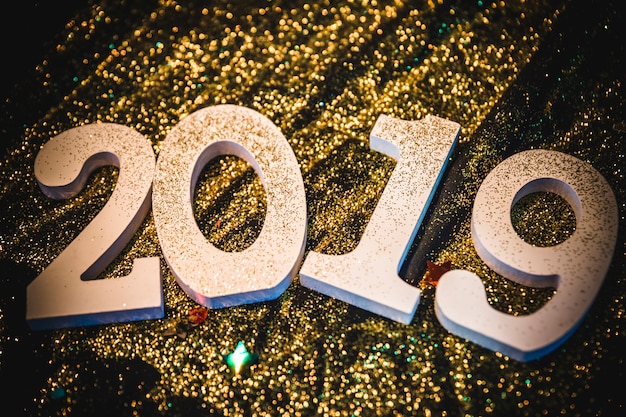 Free photo 2019 inscription with gold sequins on table