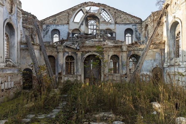 Free photo abandoned church in turkey