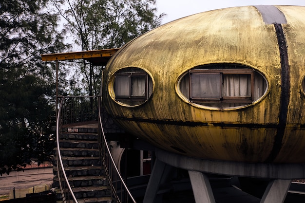 Free photo abandoned ufo house in taiwan