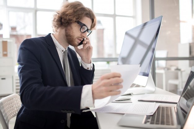 Free photo accountant at work