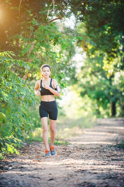 activity looking park singlet off road