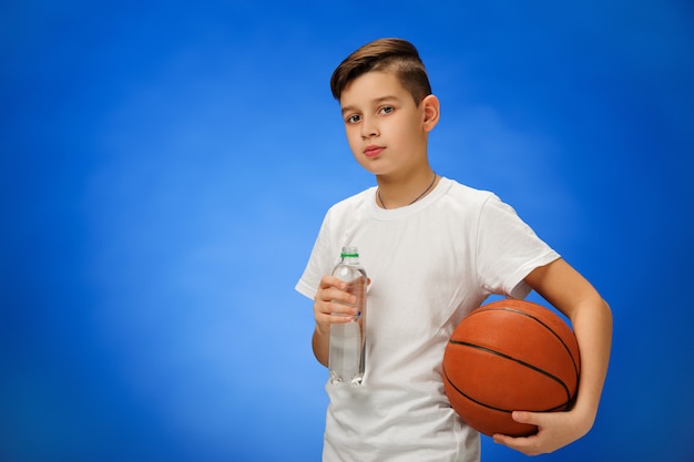 Free Photo adorable 11 year old boy child with basketball ball