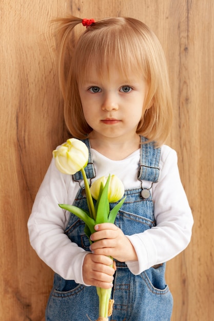 Free photo adorable girl with flowers