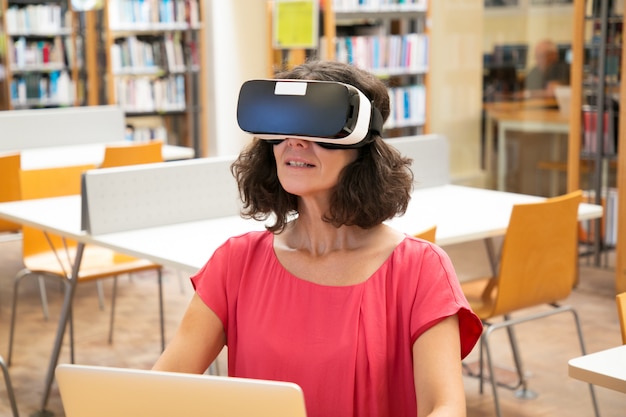 Free photo adult female student using vr experience for work