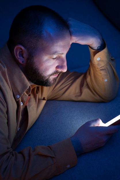 Free Photo adult suffering from social media addiction