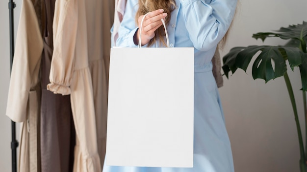 Free Photo adult woman carrying shopping bag