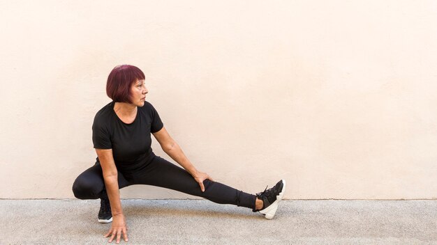 Adult woman doing lateral lunges