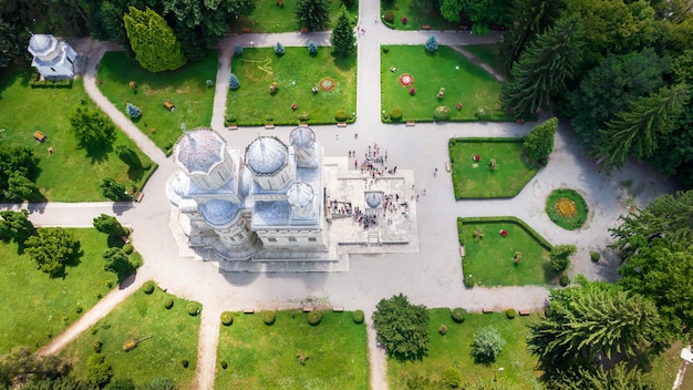 Free photo aerial drone view of the curtea de arges monastery in romania