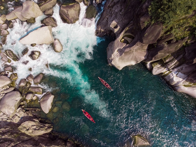 Free photo aerial shot of boats in the spiti river near kaza, india