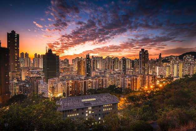 Free photo aerial shot of city skyline under an orange sky at sunset