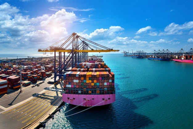 Free photo aerial view of cargo ship and cargo container in harbor