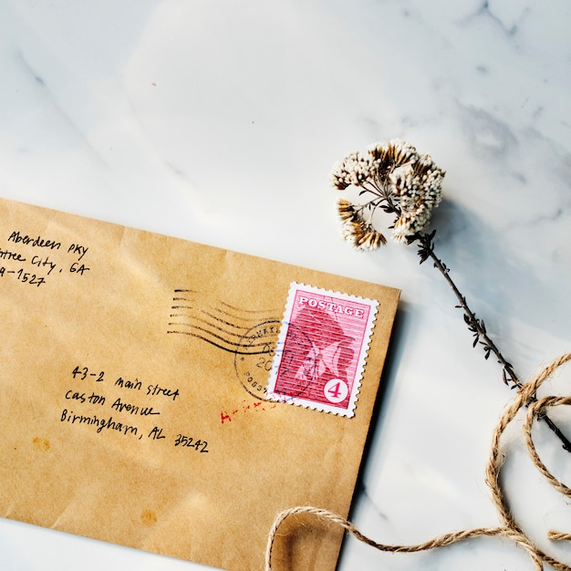 Free Photo aerial view closeup of brown envelope on marbel table