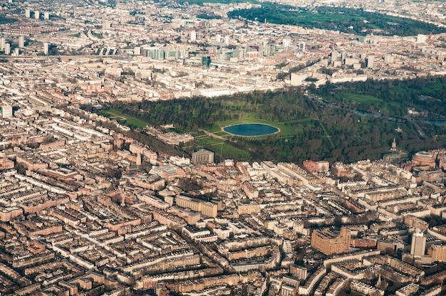 Free Photo aerial view of kensington palace, kengsington gardens, west kensington and surrounding area of londo