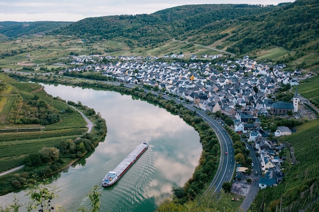 Free photo aerial view of wine village bremm, calmont, moselle river, rhineland-palatinate