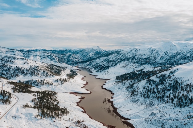 Free photo aerial view of winter lake in snowy mountains