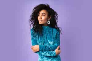 Free photo african american confident woman in velvet dress with wavy hair posing. fashion style portrait.