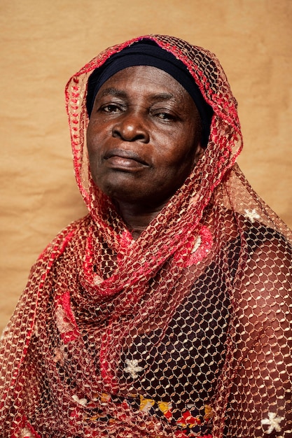 Free photo african senior woman with traditional clothes