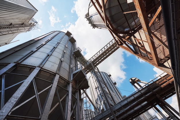 Free Photo agricultural silos. building exterior