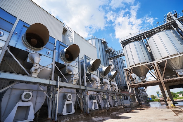 Free photo agricultural silos. building exterior.