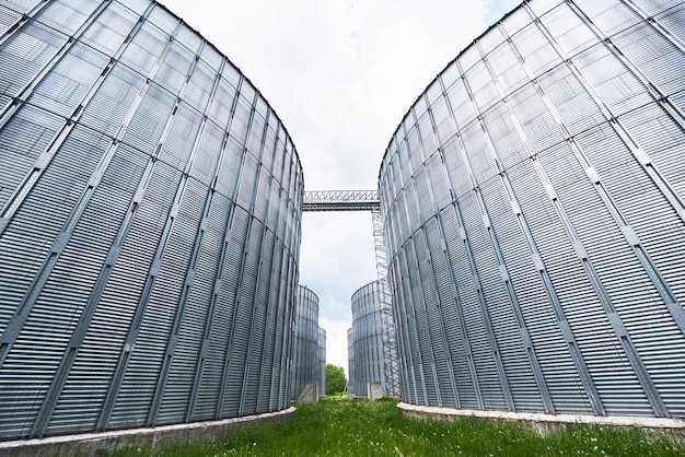 Free photo agricultural silos. building exterior.