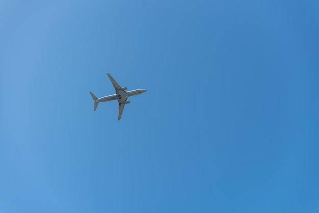 Free photo airplane flying in the blue sky