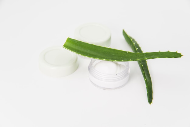 Free photo aloe vera cream on white background