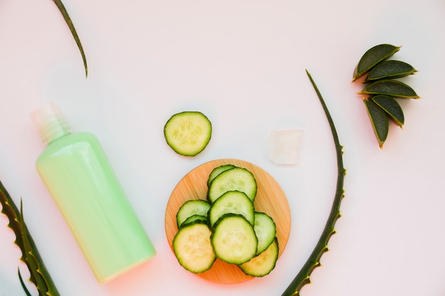 Free Photo aloe vera and cucumber with beauty cream