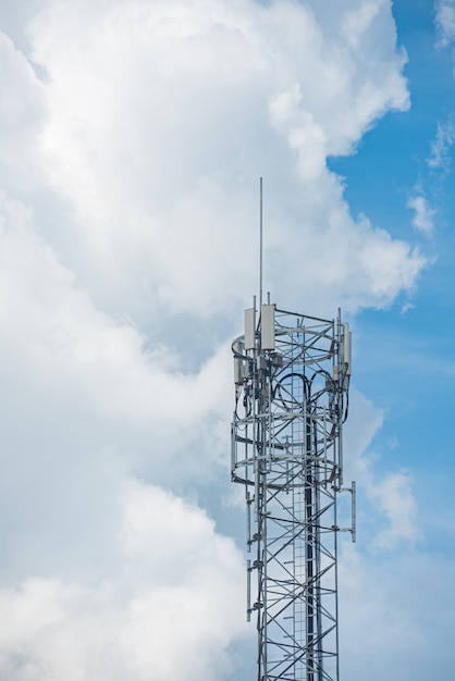 Free photo amazing beautiful sky with clouds - with antenna