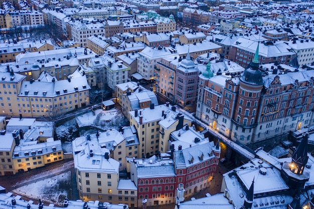 Free photo amazing view of a snowy cityscape during an early morning