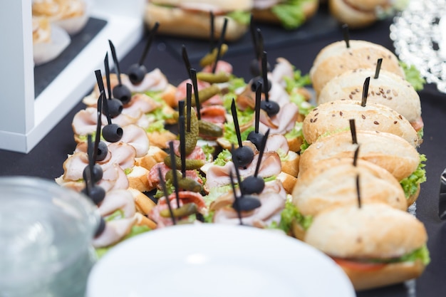 Free photo american snacks served on long dish