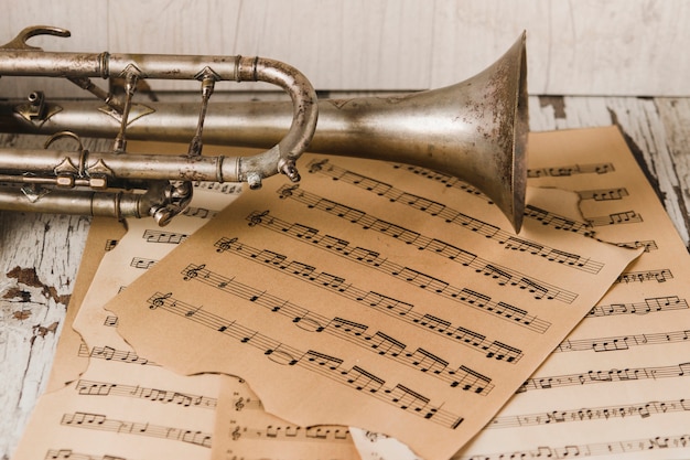 Free photo ancient trumpet on sheet music