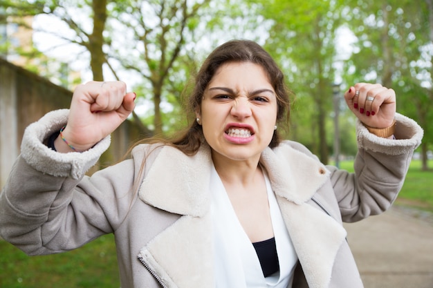 Free photo angry frustrated girl learning bad news