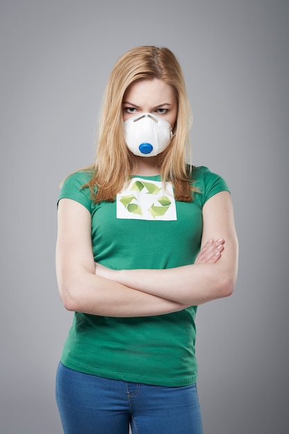 Free photo angry woman wear in protective mask