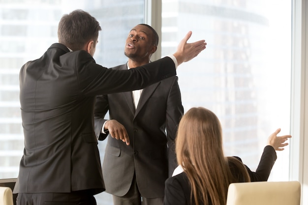 Free photo annoyed business partners arguing during meeting