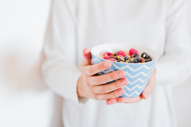 Free photo anonymous person showing delicious breakfast