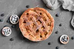 Free photo appetizing pie and blueberries pastry