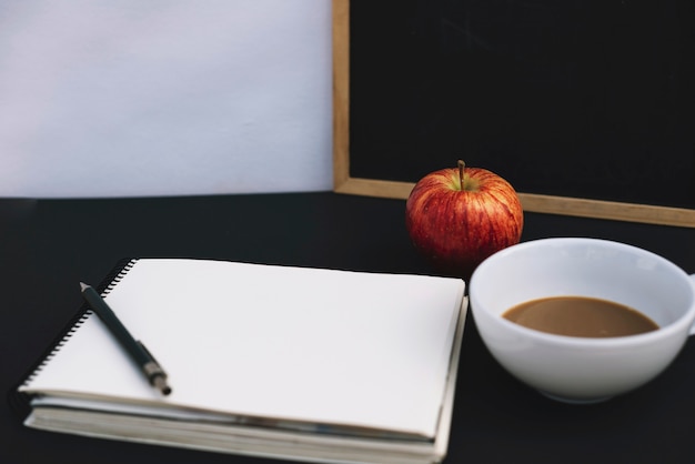 Free photo apple and coffee near notepad