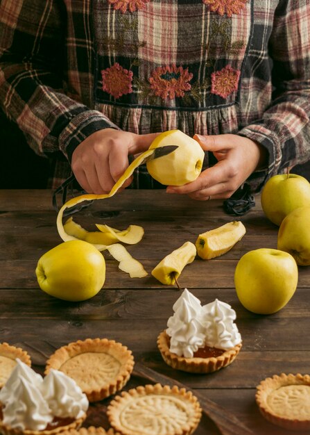 Apple pie tart with whipped cream