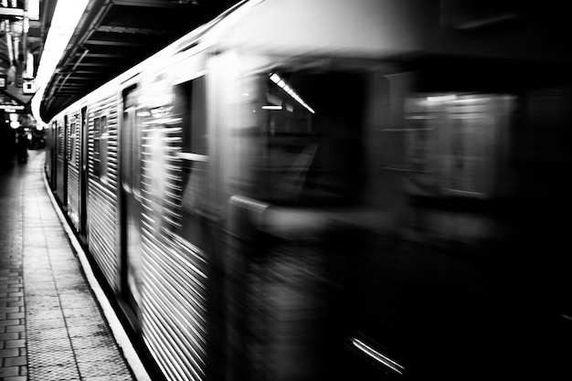 Free photo apron descend new york grunge subway