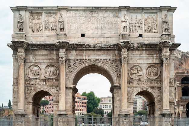 Free photo arch of constantine in rome italy