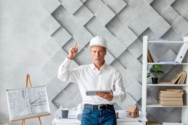 Free photo architect in his office pointing up