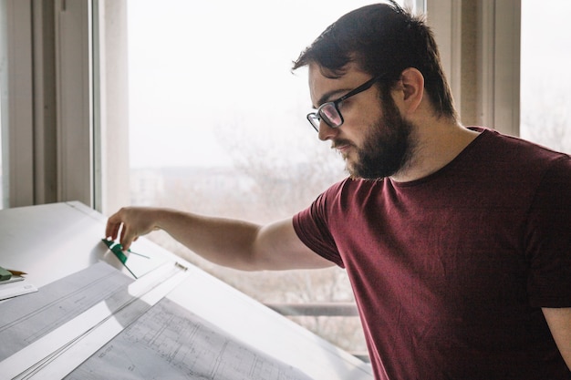 Free photo architect making blueprints