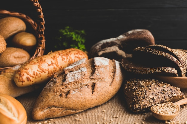 Free photo arranged bread buns and grains