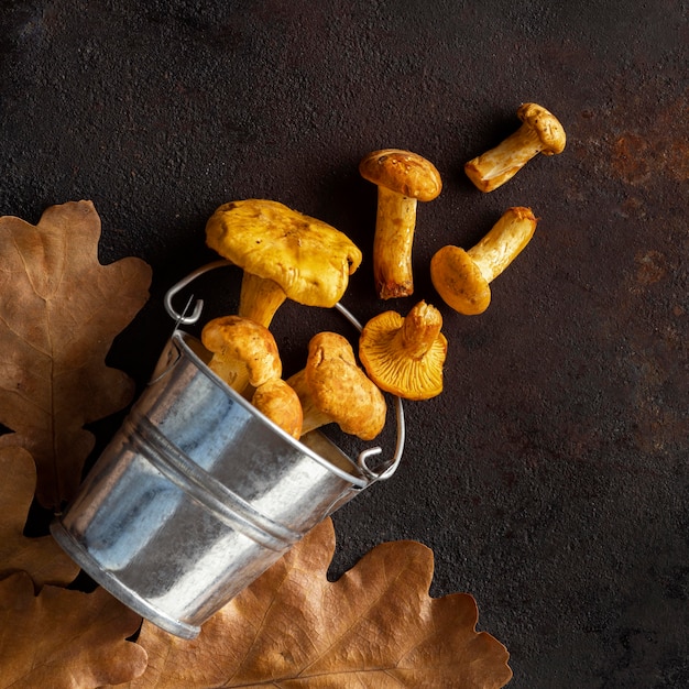 Free photo arrangement of baked mushrooms in small basket