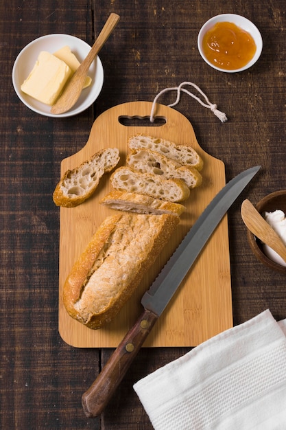 Arrangement of bread and ingredients on wooden board