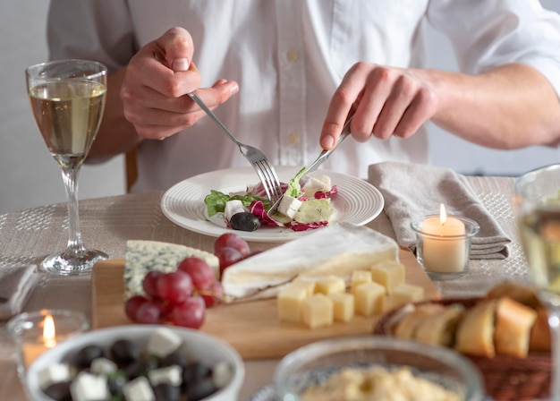 Free photo arrangement of delicious meals on the table