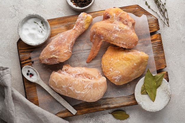 Free photo arrangement of frozen chicken on the table