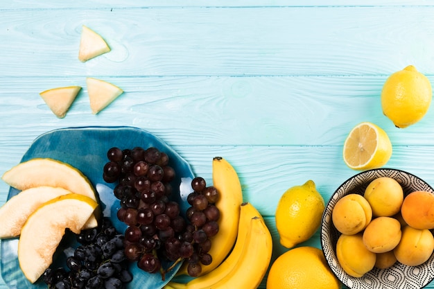 Free photo arrangement of fruits on wooden background