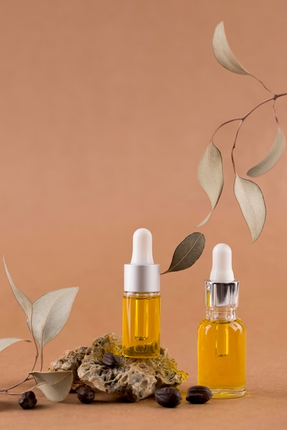 Arrangement of jojoba oil dropper