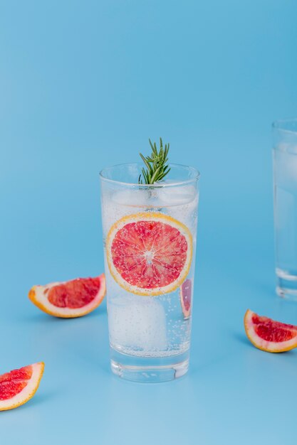 Arrangement with beverage and red orange slices